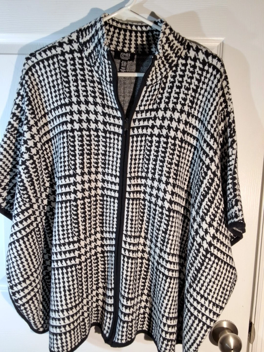 Jones New York Women’s Poncho Black/White Cover Up Cozy Sweater Zipper Sz S/M