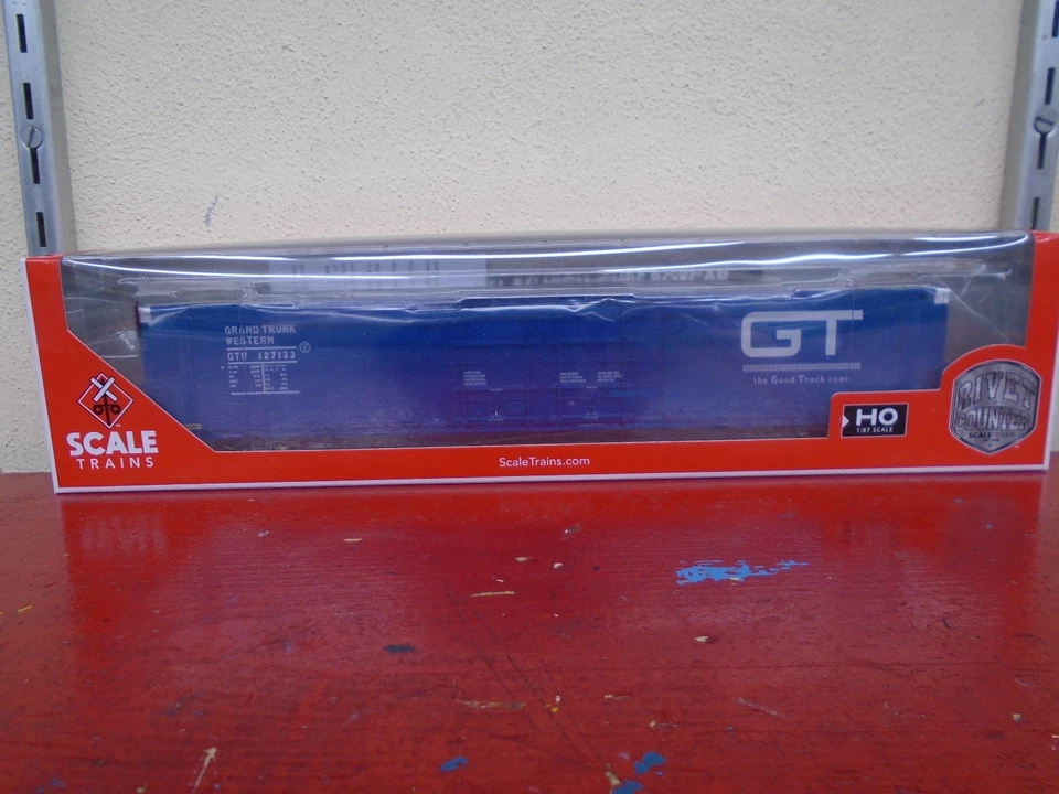 ScaleTrains Rivet Counter Grand Trunk Western Thrall 86' Auto Parts Boxcar HO - Image 2 of 4