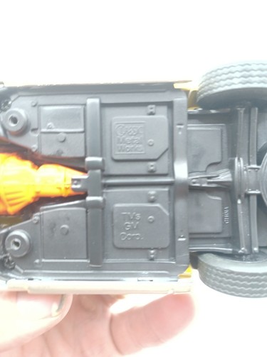 Classic Metal Works 1967 Chevy Corvette Roadster Gold Doe Cast 1:24 - Picture 8 of 8