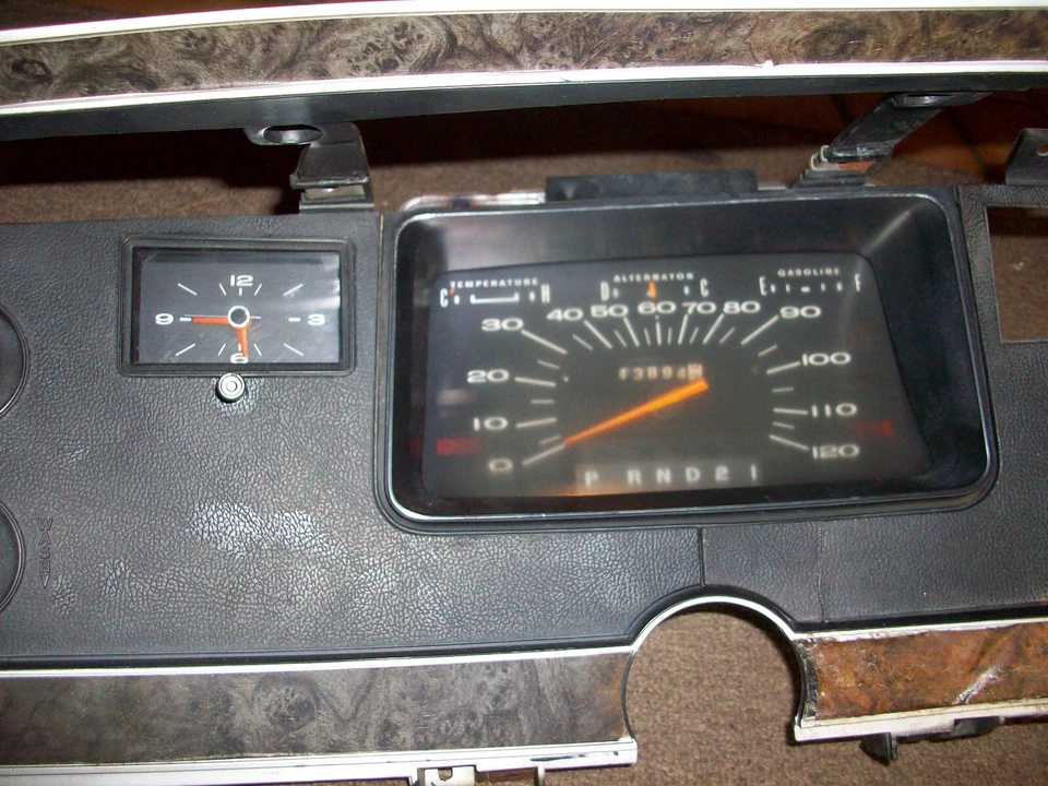 Cuadro de instrumentos Plymouth Fury 1972-1973, Dodge Monaco/Polara Gauge con reloj Foto 2 de 4
