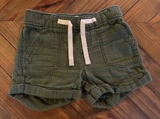 Boys Old Navy Green shorts 6-7