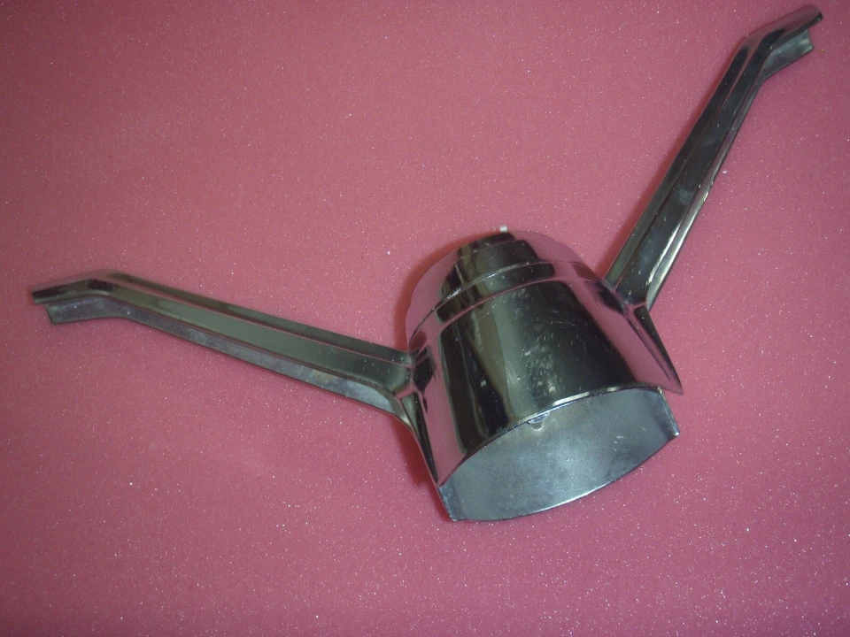 Pontiac 65 66 Grand Prix 1965 1966 Catalina Bonneville anillo de bocina del volante Foto 4 de 4