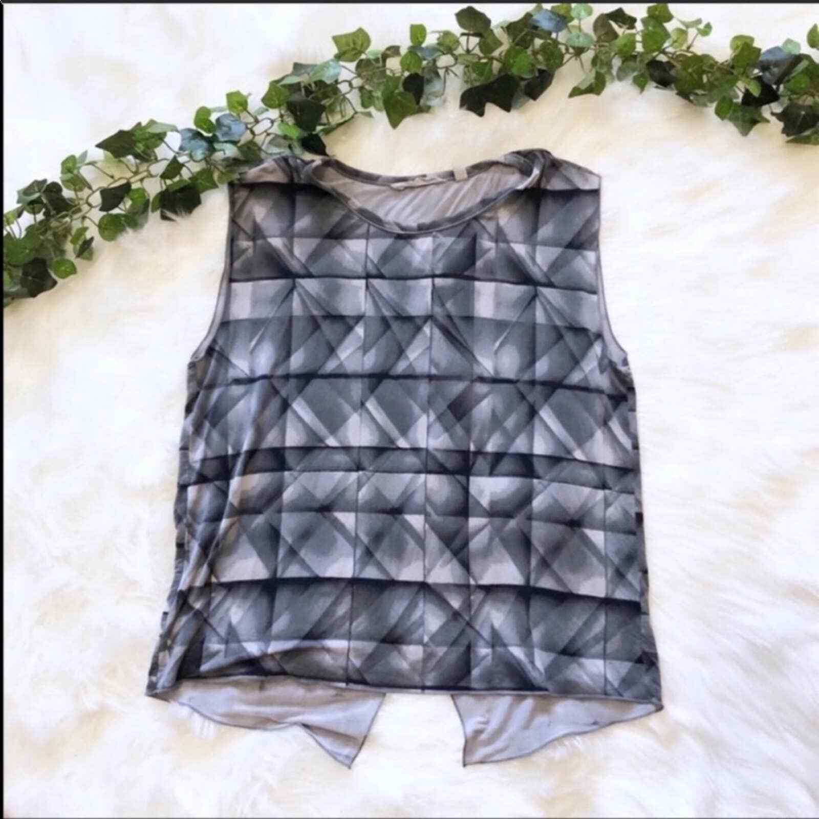 Athleta Gray Geometric Split Back Workout Top - image 2