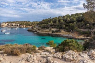 Wandbild: Seelandschaft mit felsiger Küste von Mallorca, Cala del Mago, [...]