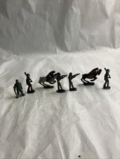 W- 7 VINTAGE LEAD ARMY MEN And Horses Great Condition-3