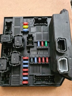 284B7 JY00A RENAULT KOLEOS FUSE BOX