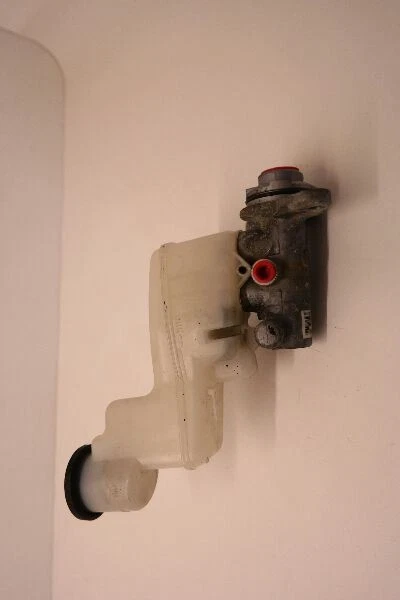 Главный цилиндр тормоза 2007-2011 Toyota Camry - Изображение 2 из 4