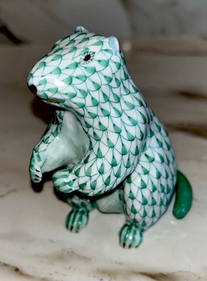 HEREND PORCELAIN GREEN FISHNET ''SEATED HEDGE HOG   4-in. FIGURINE NEW