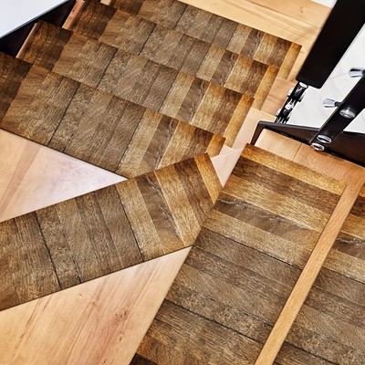 2D Printed Wood Grain Pattern Stair Treads, Slip-resistant and Wear-resistant,