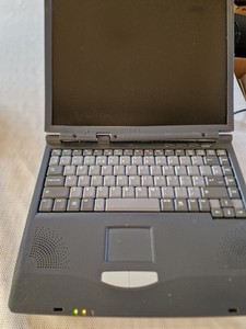 Vintage Rock Modell 2700T Nbook Computer von Clevo Schaden Scharnier für Teile Beschreibung lesen