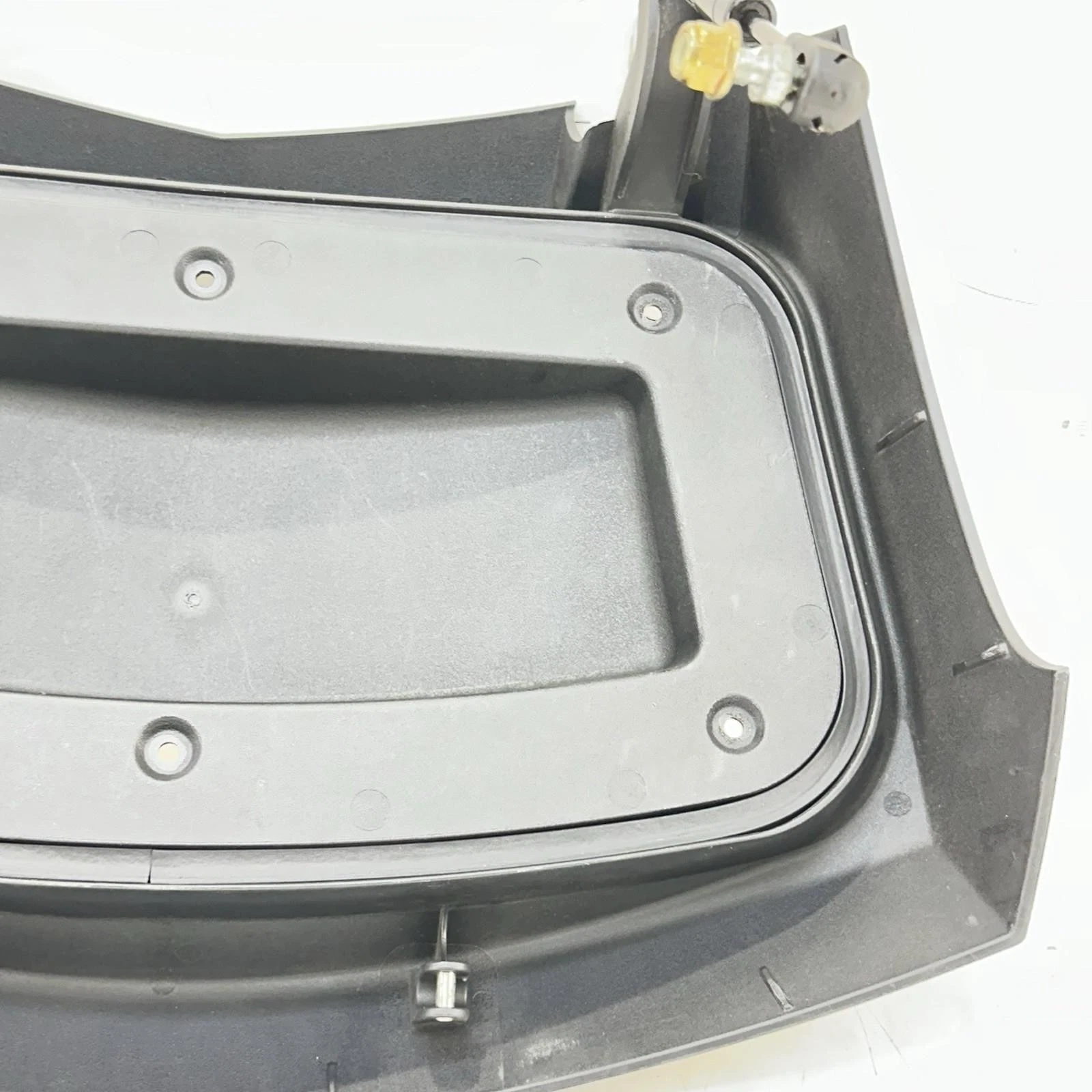 2016 Can-Am Spyder Rt Posterior Maletero Interior Cubierta Puntal Elevador Panel