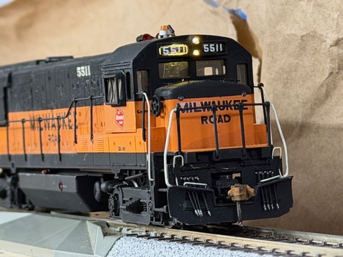 Acopladores luces LED Athearn Blue Box HO GE U28B Milwaukee Road 5511 28-GRS Kadee | Zustand: Used