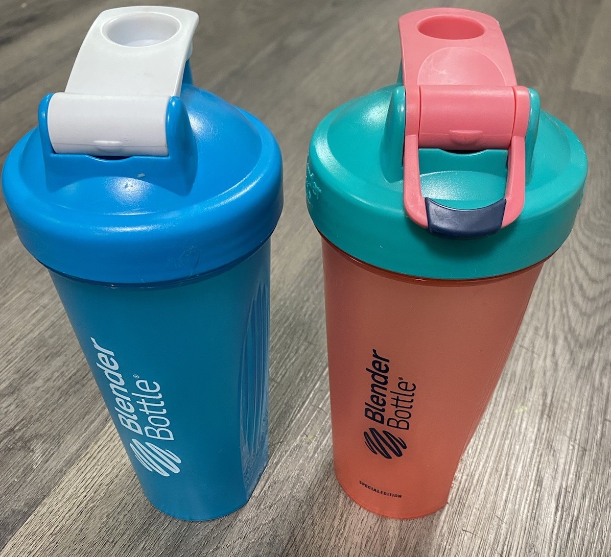 Blender Bottle 28 Oz With Mixer Balls Pink And Blue Lot Used