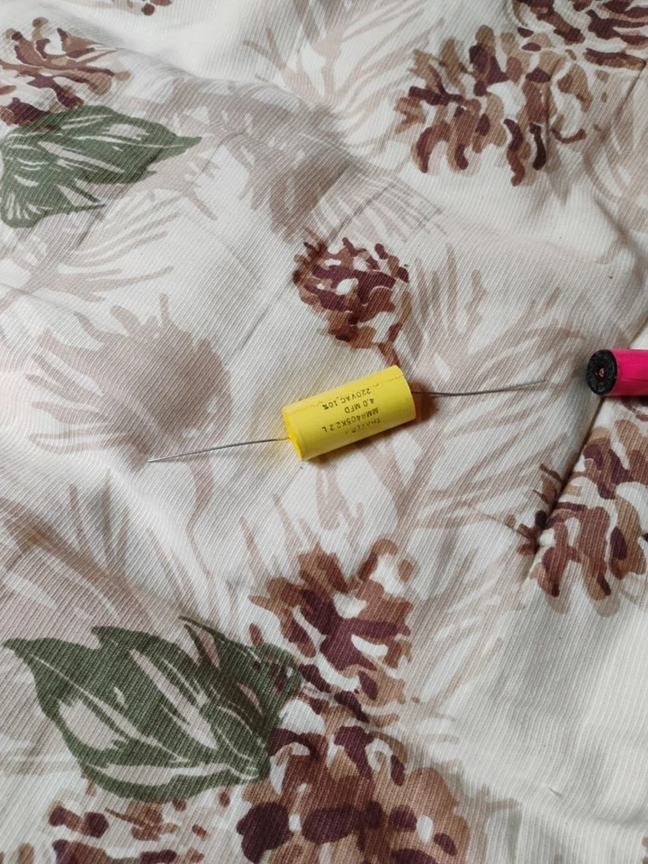 CONDENSADORES A GRANEL BARATOS 220V AC Thayer MMR405K2.2 L Película de Poliéster 4.0MFD  Foto 2 de 4