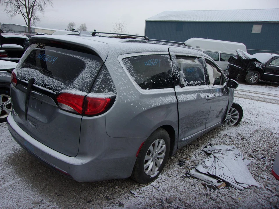 Brazo de control inferior inferior delantero izquierdo usado se adapta a: Chrysler Pacifica 2017 delantero Foto 4 de 4