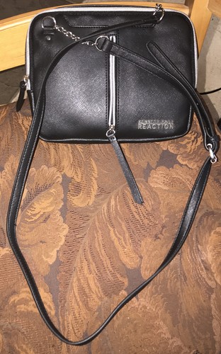 RARE BRAND NEW KENNETH COLE REACTION BLACK CROSSBODY MESSENGER BAG PURSE ZIPPER - Picture 4 of 12