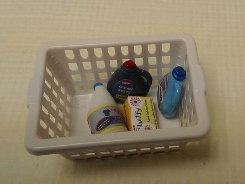Dollhouse Miniature Plastic Laundry Basket & Laundry Products 1:12 scale - 第 4/5 張圖片