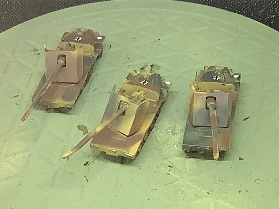 15mm.Painted German Late War SdKfz 251 Fur 8.8 CM KWK. Plt. - Image 3 of 4