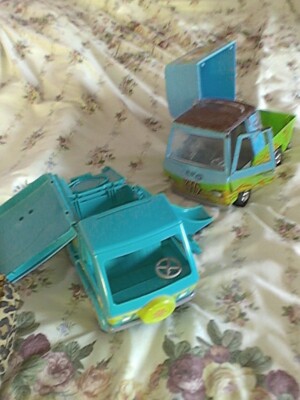 SCHÖNER 2 X SELTENER VINTAGE SCOOBY-DOO THE MYSTERY MACHINE VAN, HANNA BARBARA, GC