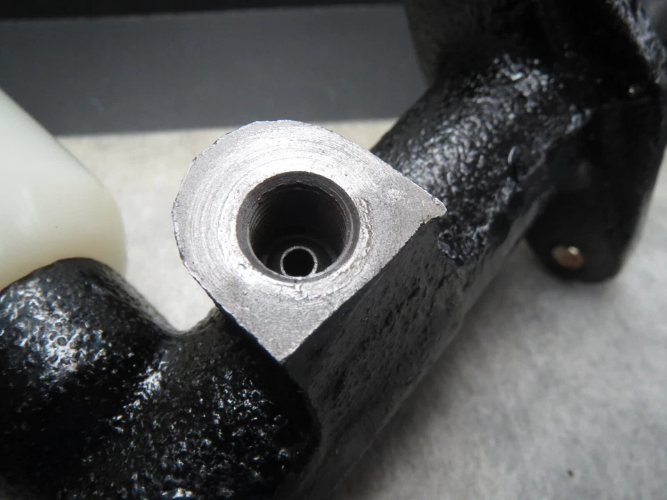 Cilindro maestro de embrague para Toyota Camry 90-91 1983-1991 Lexus ES250 ¡Envío rápido! Foto 4 de 4