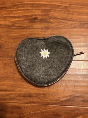 Lufthansa Business Cla ss Heart Shaped Eidelweiss Wool Felt Amenity Kit Sealed