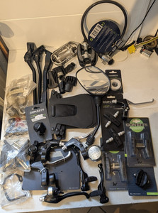 radhelme rennrad RLQA Fahrradhelm Herren Damen, MTB/Rennrad Helm mit Abnehmbarer Magnetischer Visier & Brille, Radhelm mit 24 Luftungsschlitzea, LED Rucklicht, Reithelm Verstellbare GroBe (M:54-58cm, Schwarz&Gelb) Sport & Freizeit Size:L (59-61) Faust-Handschuhe A day with Jan