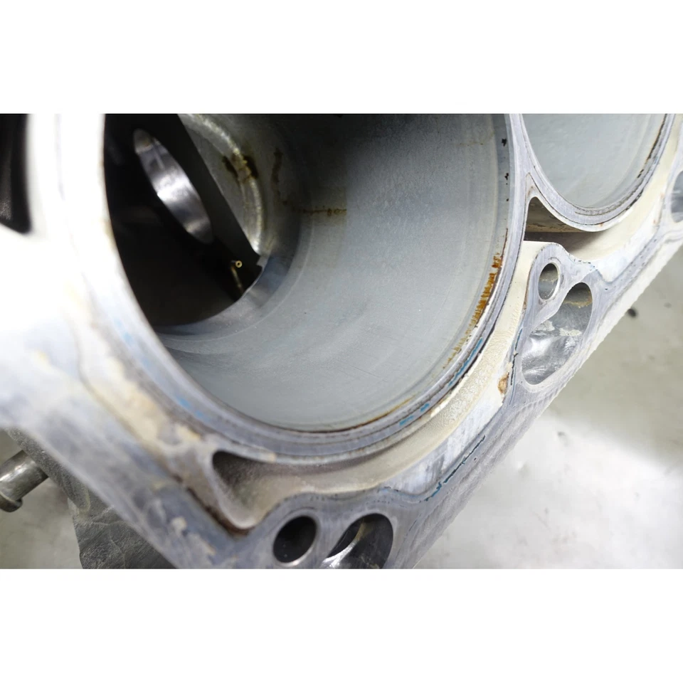 Bloque de cilindros del motor BMW E60 E63 550i 650i N62N N62TU V8 2006-2010 dañado OEM Foto 2 de 4