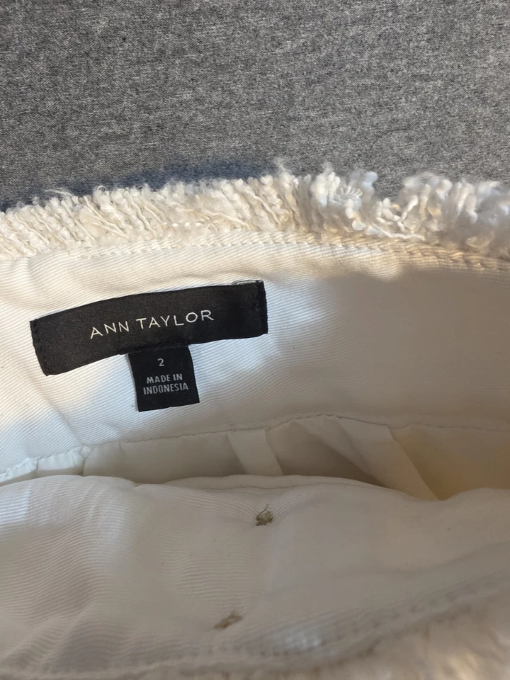 Minifalda Ann Taylor para mujer 2 bolsillos traseros de tweed crema con cremallera Foto 3 de 4