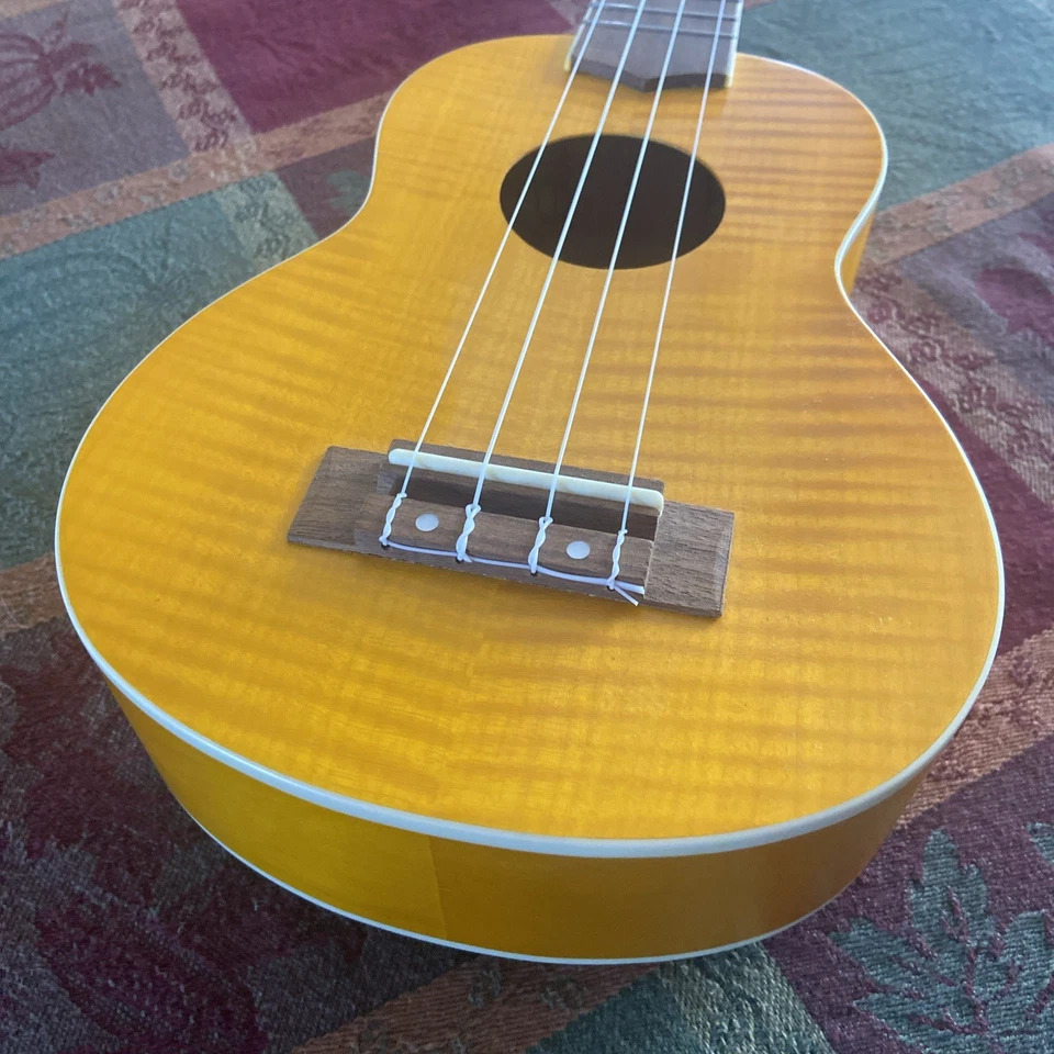 VINTAGE MITCHELL UKULELE MODEL MU45FNA Quilted Maple Top Excellent Condition - Image 4 of 4