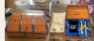 White Star Line Titanic Holztruhe Set mit Halskette Display, Schriftrollen & Booklet