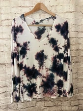 Time And Tru Shirt Womens Medium Navy & White Tie Dye Long Sleeve Stretch Modal