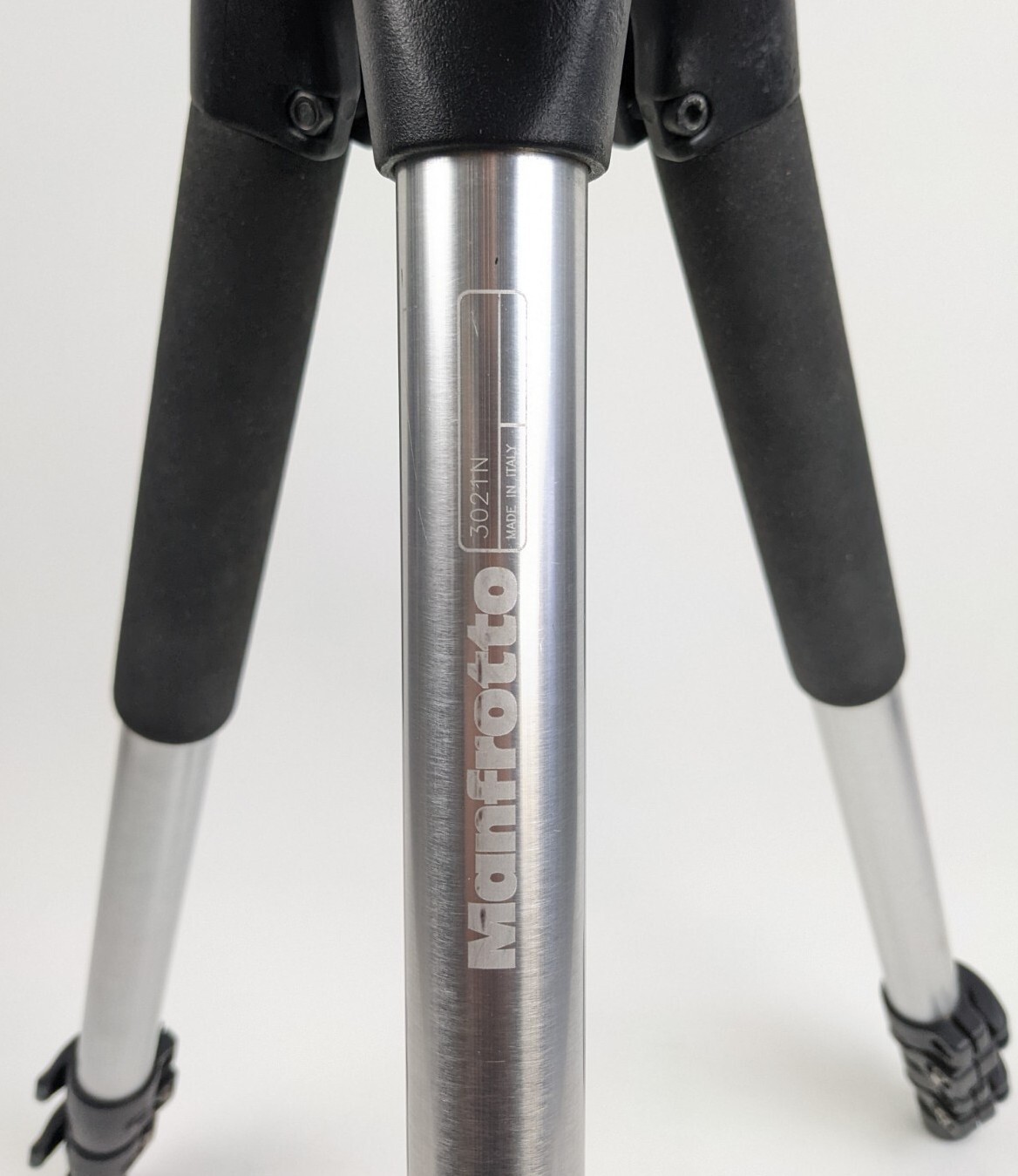 Manfrotto 3021N Tripod Legs w/ Manfrotto Head Aluminum Classic Camera