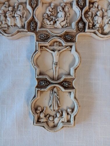 Plastic Cross Depicting The Life Of CHRIST in 6 Scenes. 12inx9in - Picture 2 of 5