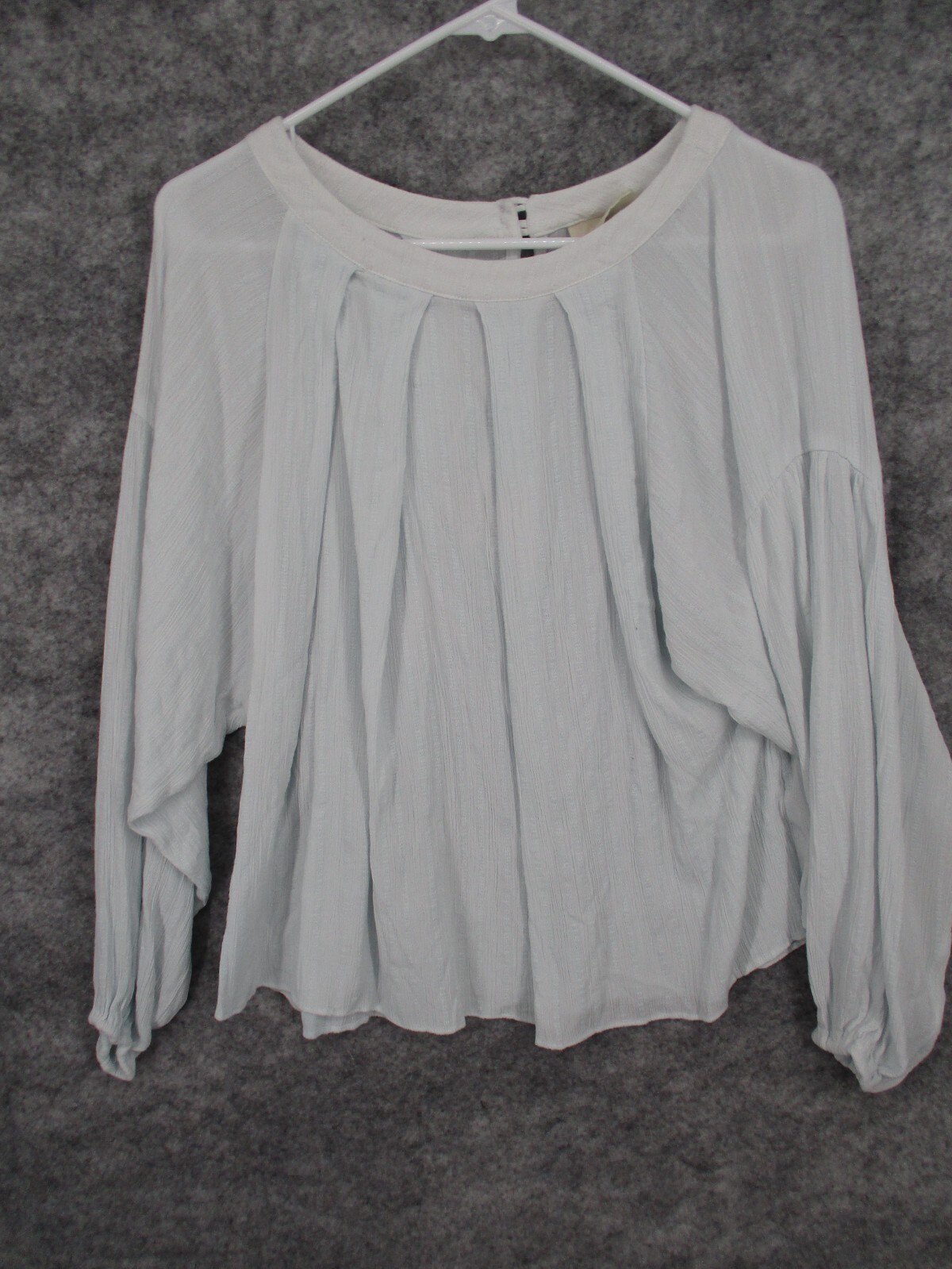 Universal Thread Women's Top Medium Flowy Keyhole… - image 1