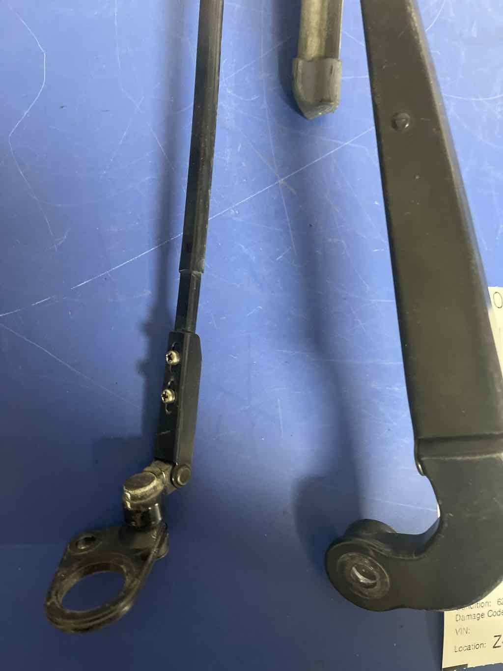 Wiper Arm BOTH LEFT AND RIGHT MASERATI 07 OEM
