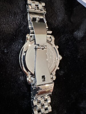 MICHAEL KORS MK Silver Rhinestone Ladies Watch, EUC With box + battery Michael Kors Ladies Watch MK3305 Silver Tone Metal Band  main image 2