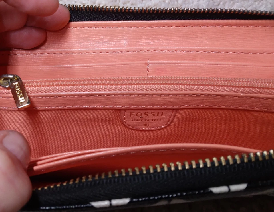 Fossil女式悉尼白色和黑色拉链腕带钱包 — 第 4/4 张图片