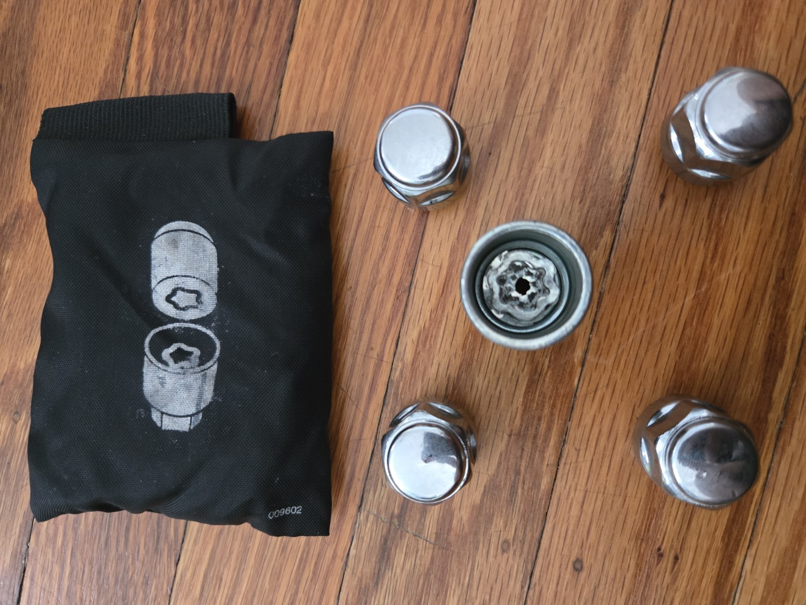 2019 Honda Pilot Wheel Lock With 4 Lug Nuts in the Original Case