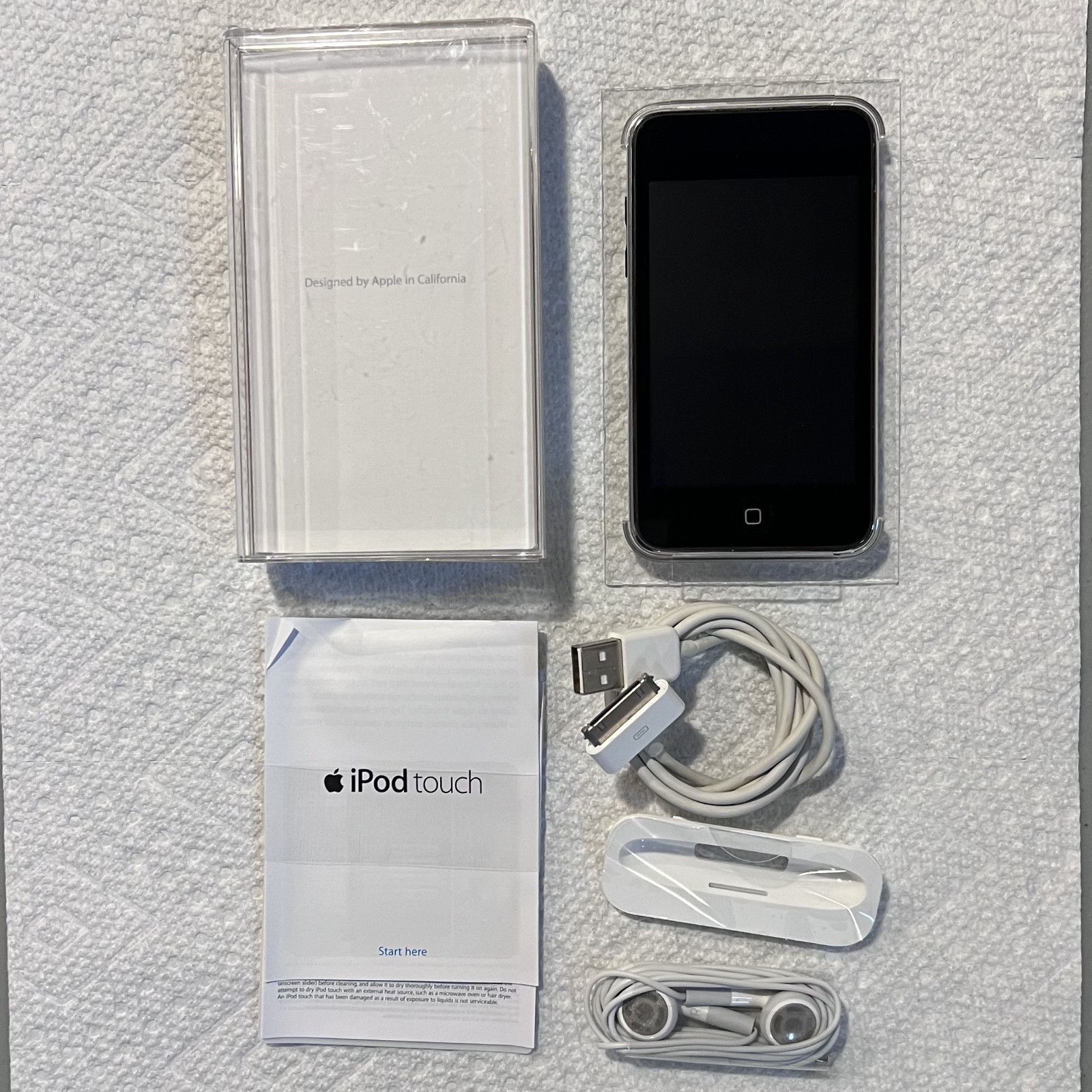 Apple iPod TOUCH 2nd Generation Black (8 GB) Model A1288 SER