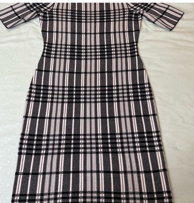 Neiman Marcus Black and White Sheath Dress Short Sleeve Crew Neck