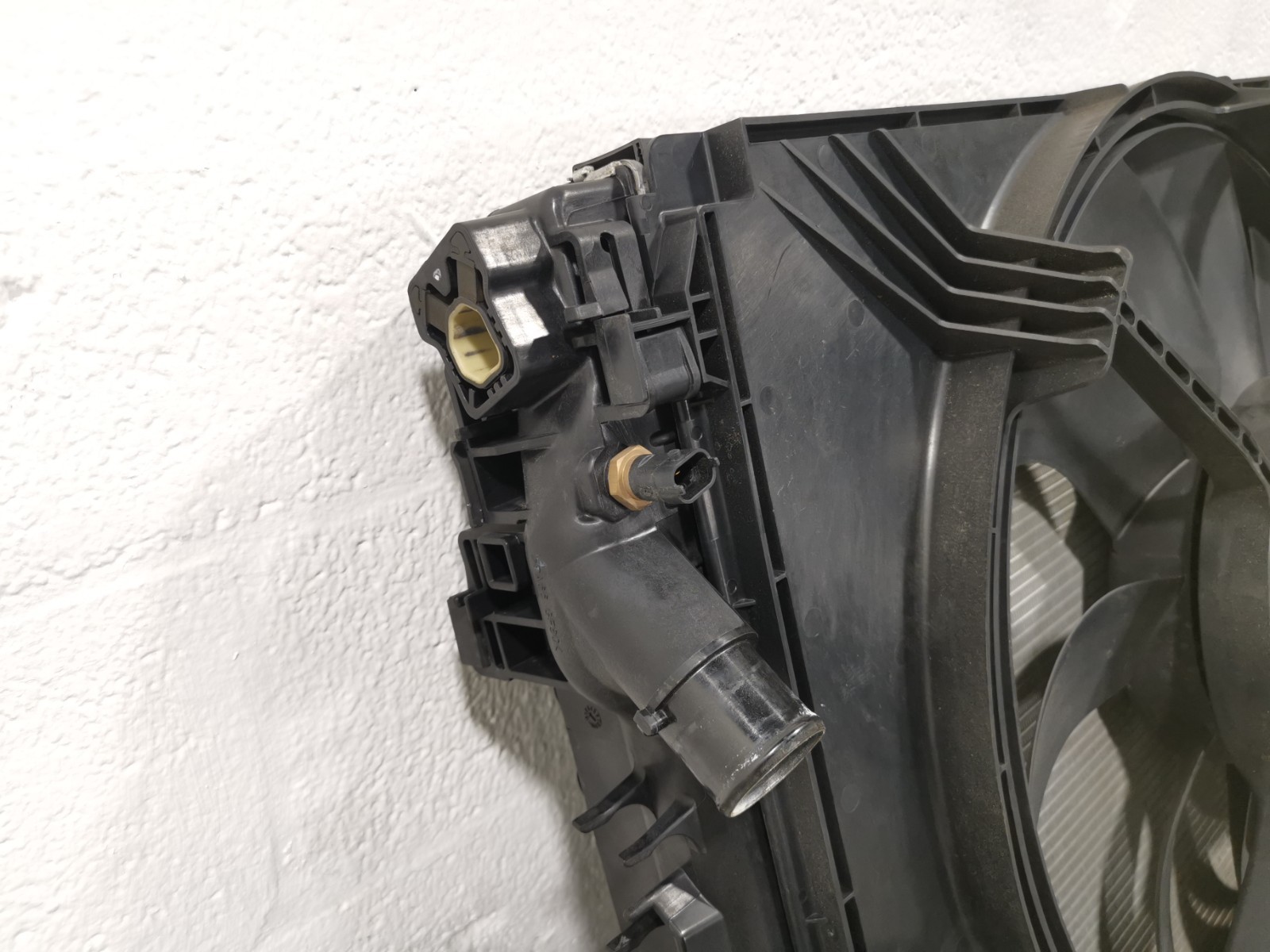 Maserati Levante 2017 AWD AUTO 3.0 L Engine Coolant Cooling Radiator Fan Motor