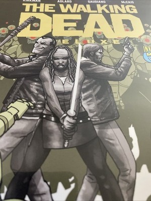 3/18/2026 WalkingDead:Deluxe#133(CvrEDavidFinch&DaveMccaig INVINCIBLE MONTH VAR)