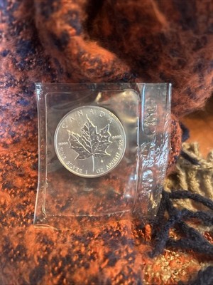 1990 1 oz $5 Canadian Silver Maple Leaf Elizabeth Coin Sealed RCM Plastic