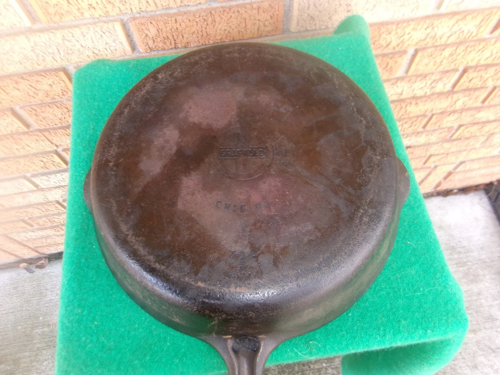 Vintage Griswold Cast Iron No. 8 Small Block Logo Skillet 10.5” 704 Erie, PA