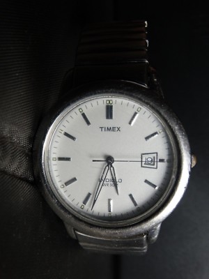 Timex Watch Mens Quartz  Great White Face With Date. Looks and Works Great
