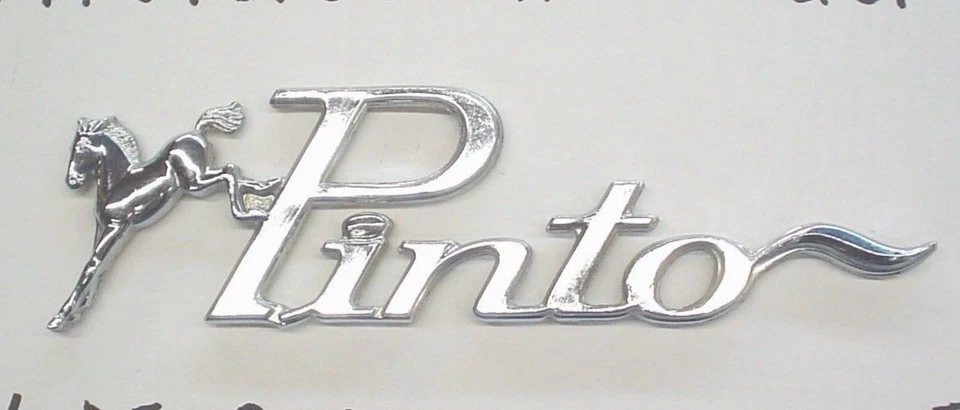 Ford Pinto 1976 emblema Foto 2 de 3