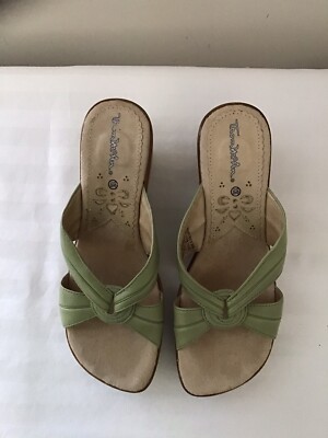Thom McAn Womens Green Leather Slip On Scandals Size 7.5