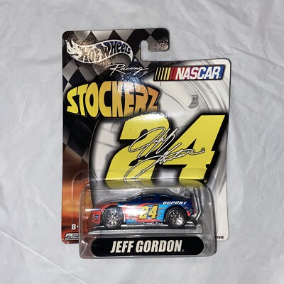 2003 Jeff Gordon 1/64 Hot Wheels Stockerz NASCAR #24 Dupont Brand