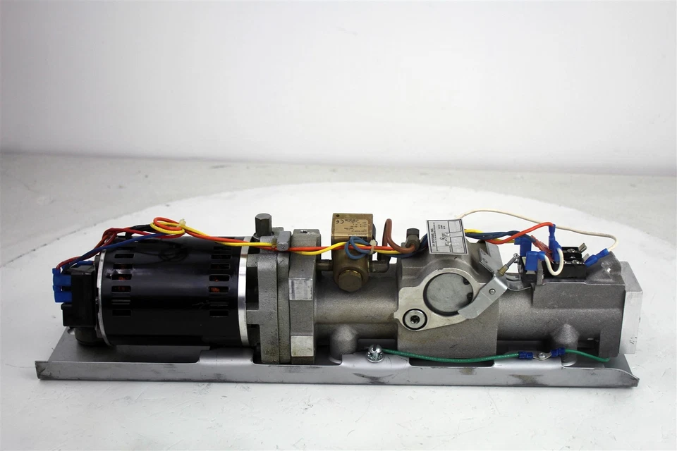 Motor manual y operador hidráulico de montaje en popa KM Systems TM8 2000 Foto 4 de 4