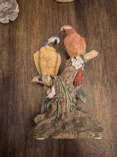 Vintage 1985 Arnart Royal Crown Macaw Parrots Porcelain Figurine J Byron Bird